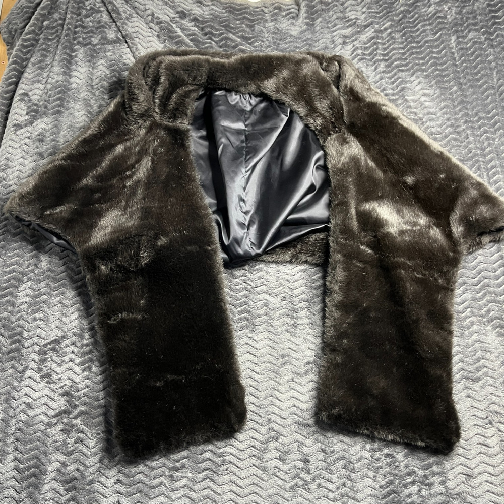 Vintage Dark Brown faux Fur Stole Cape Wrap With Pockets